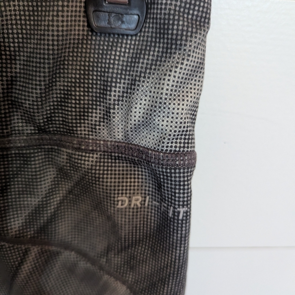 Gray and Black Athletic Leggings - Picture 5 of 6